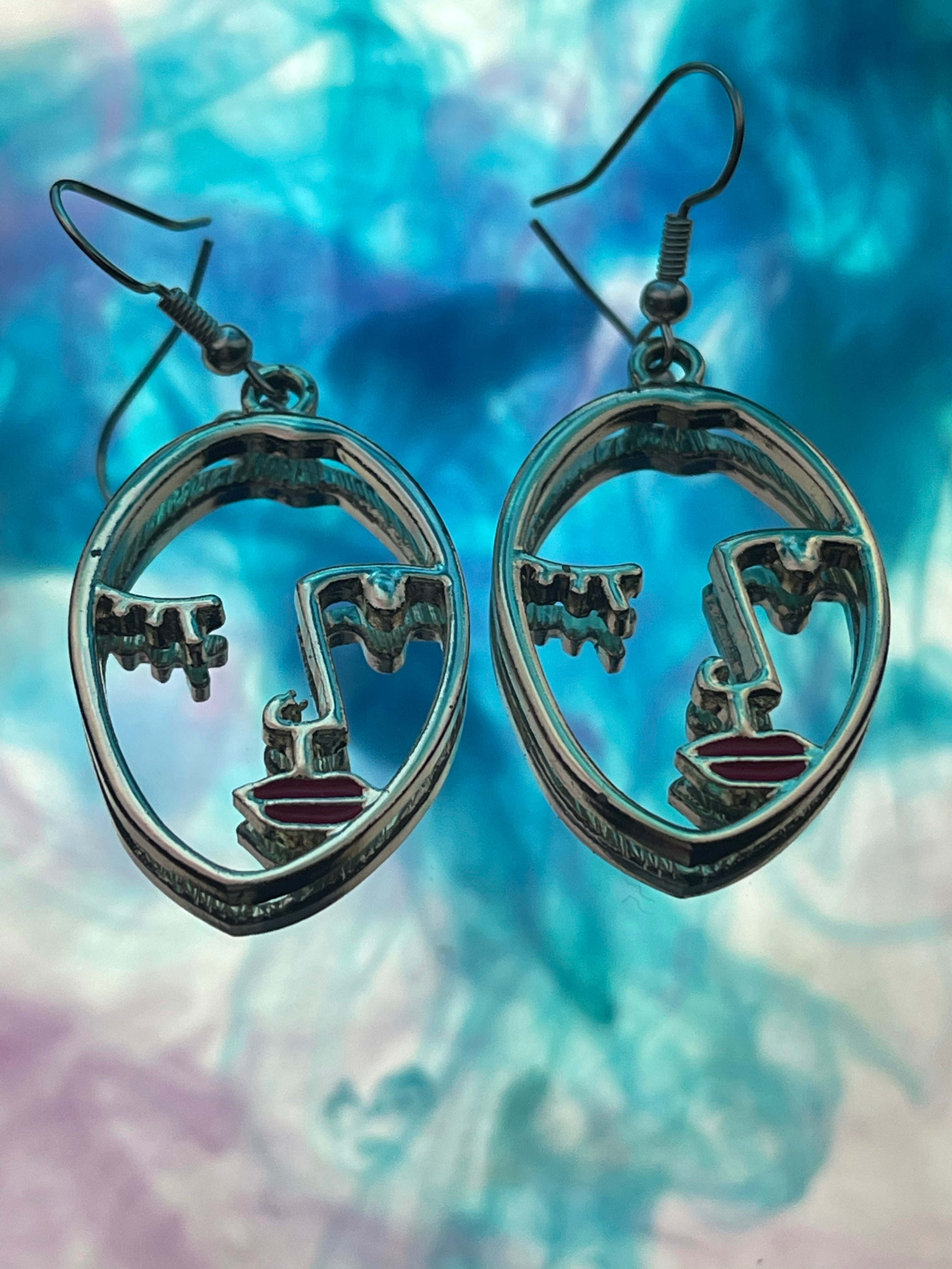 Her Outline Earrings
